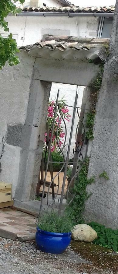 Le Patio Aux Hirondelles Villa Lagorce  Kültér fotó